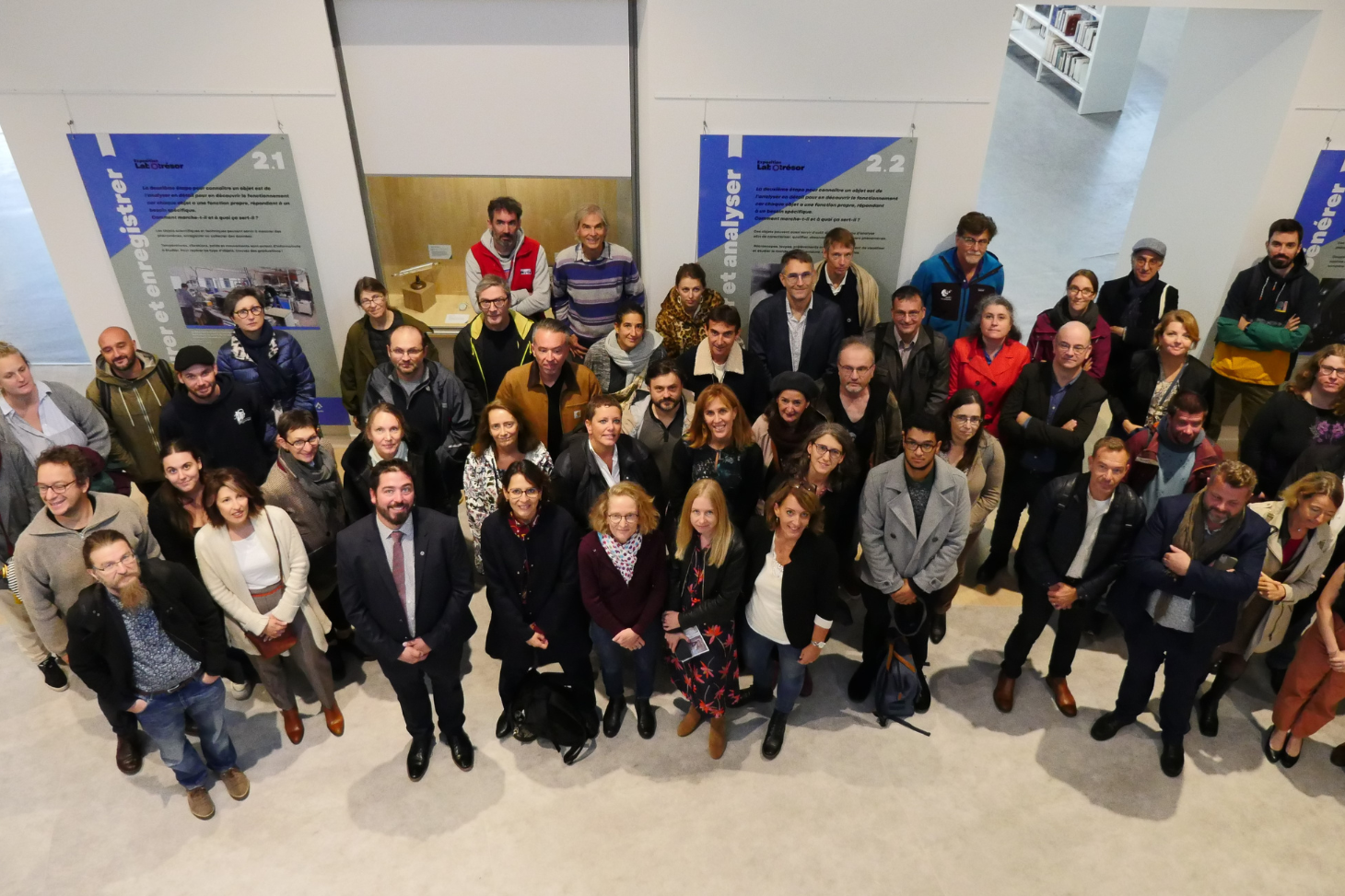 Photo de groupe lors de l'inauguration du nouvel espace muséographique de la BU Joseph-Fourier